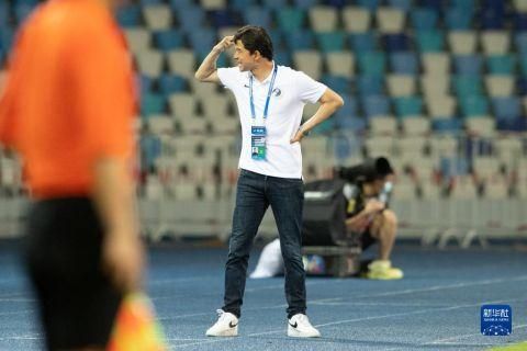 曾为谢泼德作传的作家唐·修伊(DonShewey)表示，谢泼德只肯阅读少数几个剧作家的作品，汉德克是其中之一。